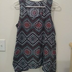 Multicolored sleeveless shirt.